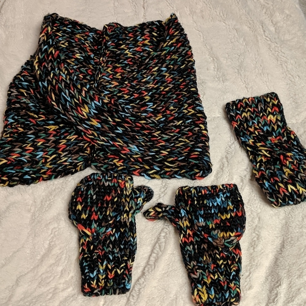 New winter set w/ mittens, ear warmer, & scarf